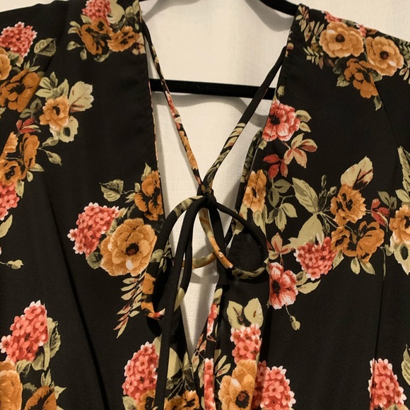 Floral short romper - Picture 3 of 4